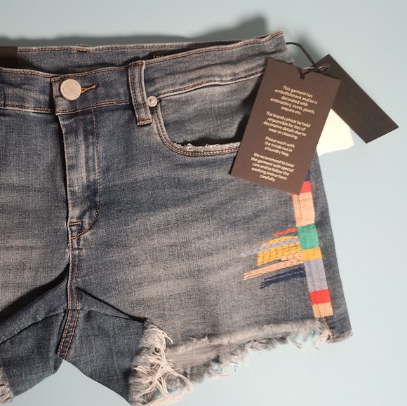 BlankNyc Denim Shorts - Picture 7 of 8